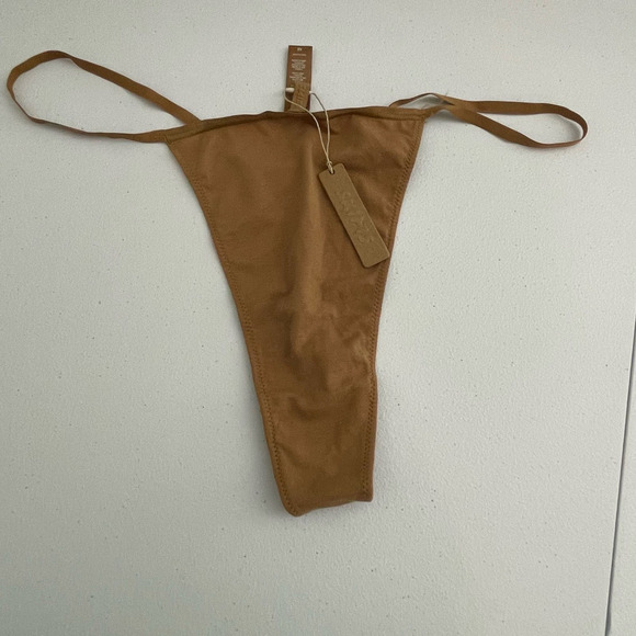 Skims NWT Size 4X Thong Panty Camel Underwear Panties Stretch Smooth - Picture 1 of 3
